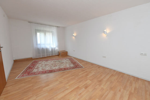 Erstbezug nach Renovierung - große Wohnung mit tollem Garten und viel Platz