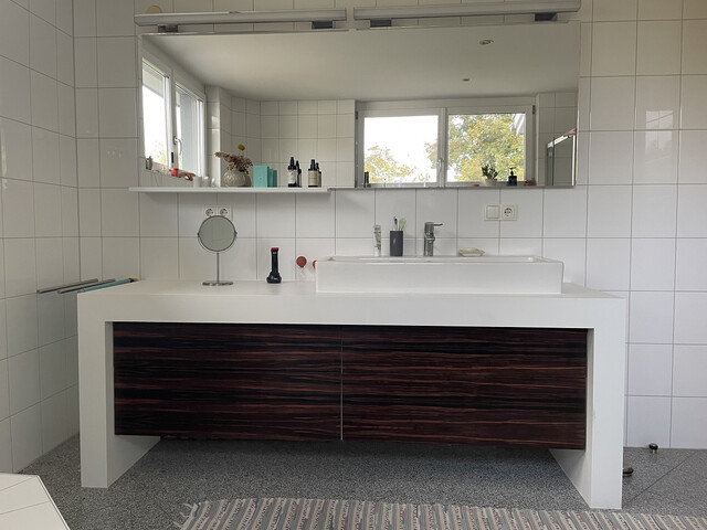 Traumhaftes Haus mit großen, hellen Räumen, großer Terrasse, Garten & Garage in Top-Lage!