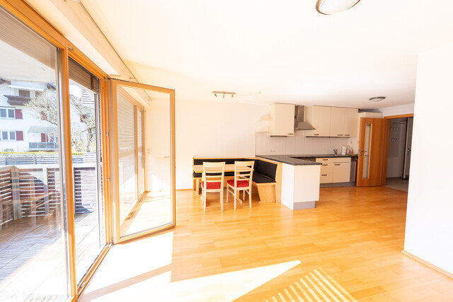 Helle, teilmöblierte 2-Zimmer Wohnung mit Balkon - zentral & ruhig gelegen | Ab sofort verfügbar