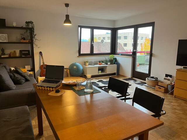 Gepflegte Dachgeschosswohnung mit Garage, Balkon und Keller in zentraler Lage!