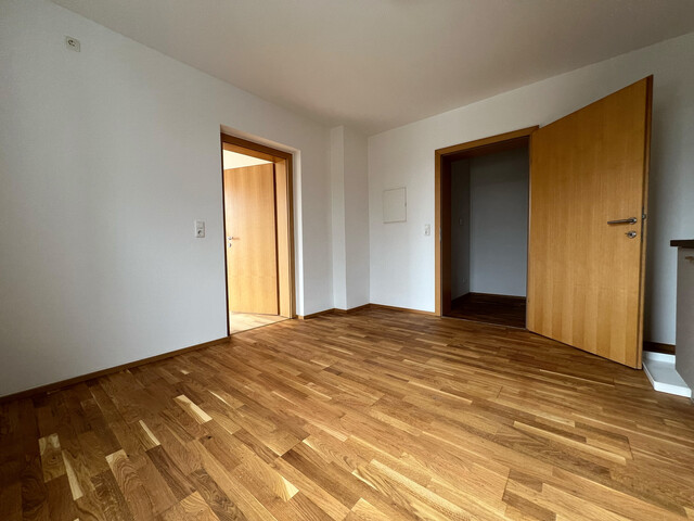 Renovierte Wohnung in stilvollem Haus am Rhein