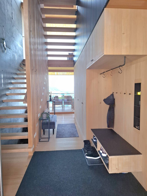 Freistehendes Holzhaus mit Aussicht über den Bregenzerwald