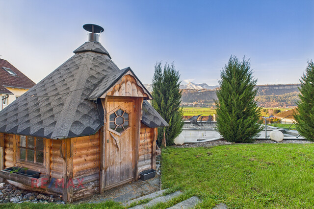 Panoramablick inklusive – Zweifamilienhaus mit Potenzial für Ihre Ideen