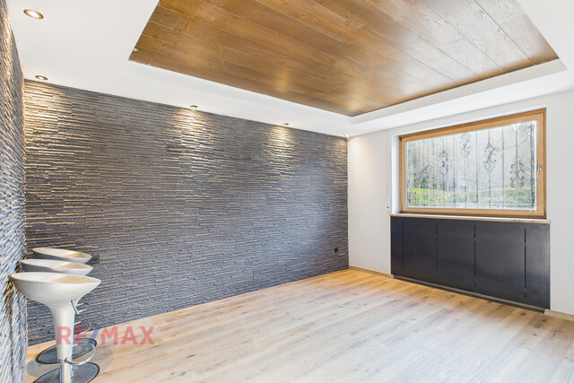 Panoramablick inklusive – Zweifamilienhaus mit Potenzial für Ihre Ideen