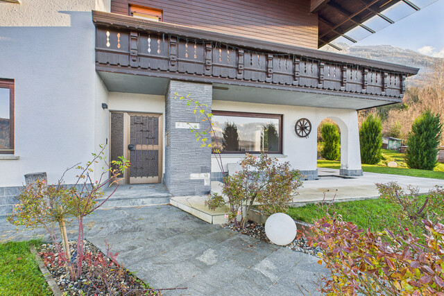 Panoramablick inklusive – Zweifamilienhaus mit Potenzial für Ihre Ideen