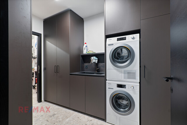 Fantastisches Panorama trifft Design: Luxuriöser Hauptwohnsitz