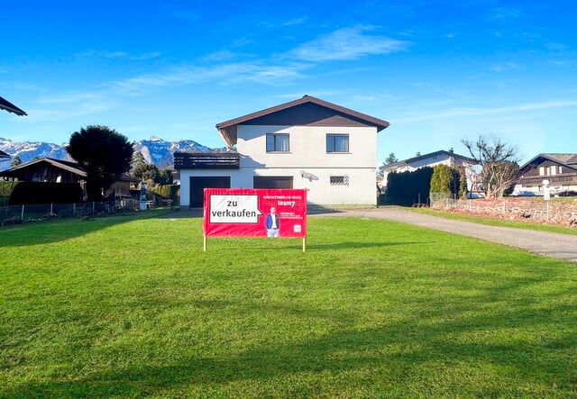 Wohnhaus auf großem Grundstück in Gisingen