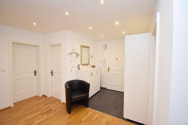 Sanierte 4-Zimmer Wohnung in Seenähe inkl. TG Platz zu verkaufen