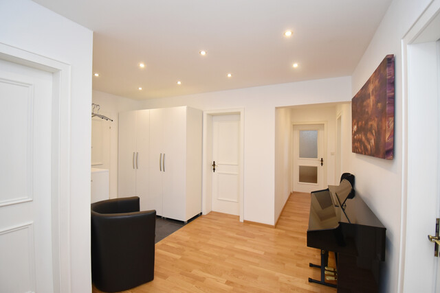 Sanierte 4-Zimmer Wohnung in Seenähe inkl. TG Platz zu verkaufen