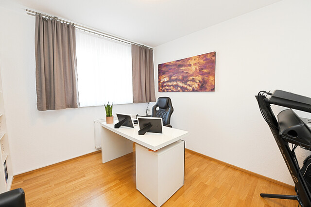 Sanierte 4-Zimmer Wohnung in Seenähe inkl. TG Platz zu verkaufen