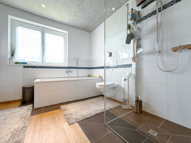 Modernes Architektenhaus - atemberaubendes Panorama - ideal für Familien oder 2-Generationenhaushalt