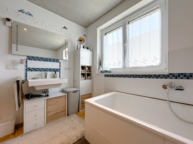 Modernes Architektenhaus - atemberaubendes Panorama - ideal für Familien oder 2-Generationenhaushalt