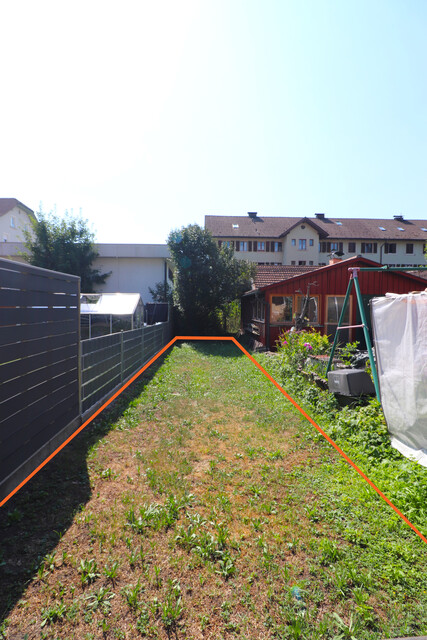 Behagliche 2,5 Zimmer Wohnung mit eigenem Gartenanteil und 2 Parkplätzen