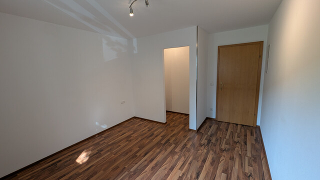 2-Zimmer-Wohnung mit Wintergarten und Tiefgaragenplatz in ruhiger Lage