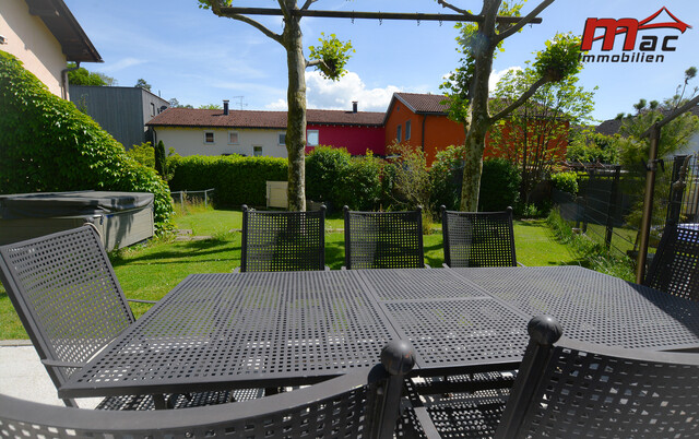 Modernes Einfamilienhaus mit großzügigem Garten und sonniger Dachterrasse