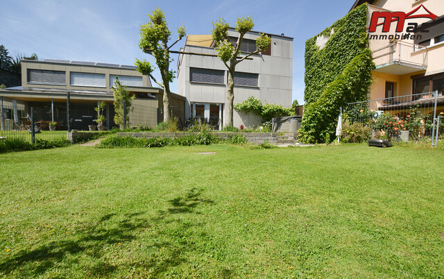 Modernes Einfamilienhaus mit großzügigem Garten und sonniger Dachterrasse