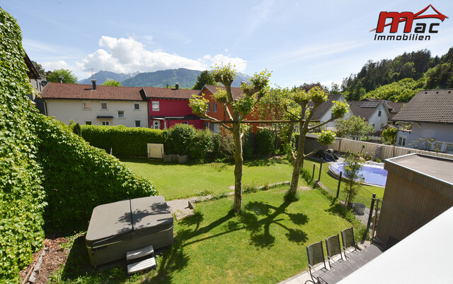 Modernes Einfamilienhaus mit großzügigem Garten und sonniger Dachterrasse