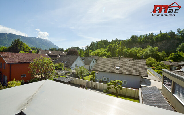 Modernes Einfamilienhaus mit großzügigem Garten und sonniger Dachterrasse
