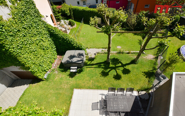 Modernes Einfamilienhaus mit großzügigem Garten und sonniger Dachterrasse