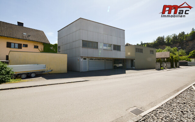 Modernes Einfamilienhaus mit großzügigem Garten und sonniger Dachterrasse