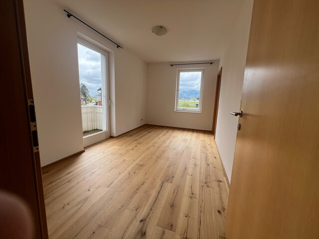 Renovierte Wohnung in stilvollem Haus am Rhein