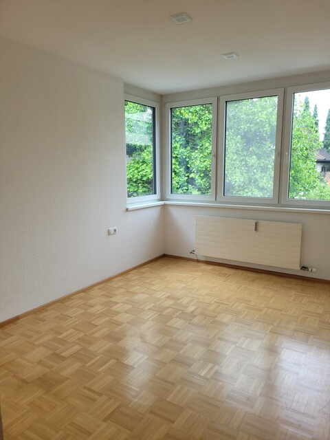 Wunderschöne 3- Zimmerwohnung in zentraler Lage mit herrlicher Terrasse!
