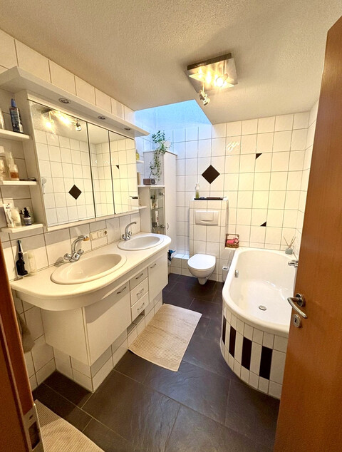 Privatverkauf in Göfis, tolle Wohnung mit Reihenhauscharakter, eigenem Garten und großer Terrasse in toller Hanglage