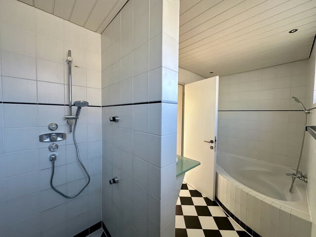 "ohne Provision" geräumige, helle 3,5 Zimmer Wohnung - drei Balkone