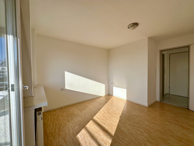 "ohne Provision" geräumige, helle 3,5 Zimmer Wohnung - drei Balkone