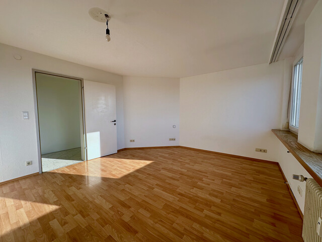 "ohne Provision" geräumige, helle 3,5 Zimmer Wohnung - drei Balkone