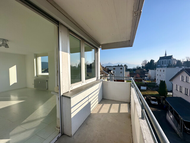 "ohne Provision" geräumige, helle 3,5 Zimmer Wohnung - drei Balkone