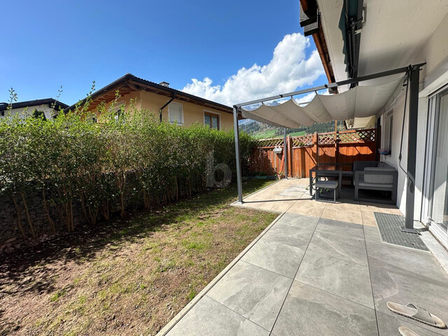 RUHE, LICHT & AUSSICHT ? STILVOLLE WOHNUNG MIT GARTEN UND BALKON