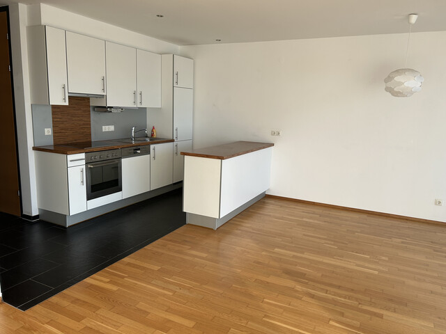 Sonnige Dachgeschosswohnung 74 m² mit Terrasse in Gisingen