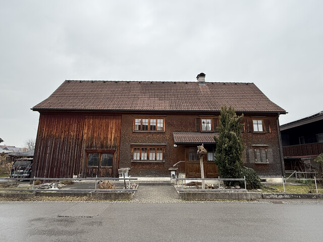 Zweifamilienhaus in Feldkirch - vielfältige Möglichkeiten zum Wohnen, Vermieten und Erweitern