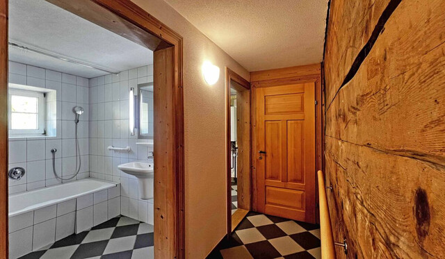 Klassische Holzvilla auf reichlich Umschwung mit großem Entwicklungspotenzial