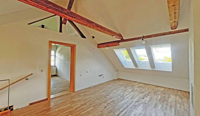 Klassische Holzvilla auf reichlich Umschwung mit großem Entwicklungspotenzial