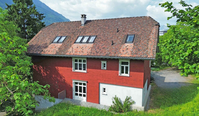 Klassische Holzvilla auf reichlich Umschwung mit großem Entwicklungspotenzial