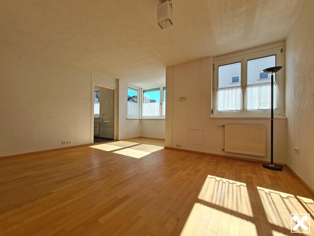 Großzügige und gemütliche 4 - Zimmerwohnung zu verkaufen!!