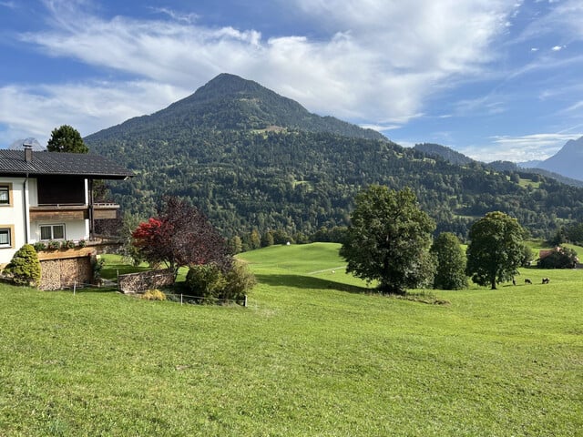 BAUGRUNDSTÜCK MIT TRAUMHAFTER AUSSICHT UND VIEL SONNE