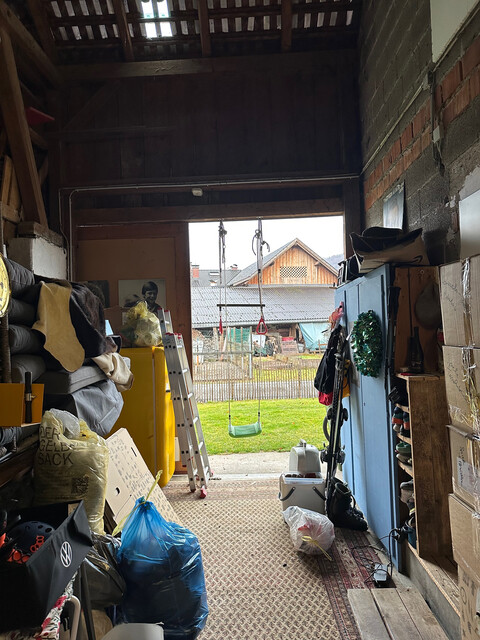 Großzügiges Wohnhaus mit großer Tenne mitten in Gisingen