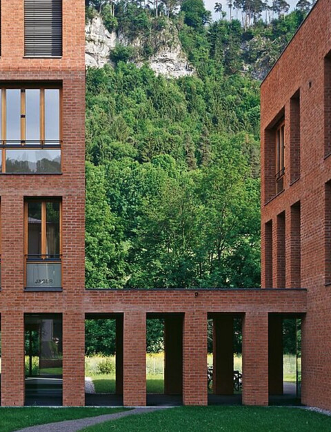 Attaktives Geschäftslokal in der Villa Menti Plaza