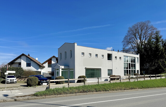 Attraktives Gewerbeobjekt mit Eigennutzung und vermietbaren Flächen – Sichtbarkeit & Eleganz vereint