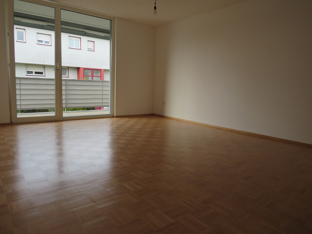 Gepflegte 2-Zi-Wohnung mit 13 m² Balkon  in ruhiger Wohnlage!