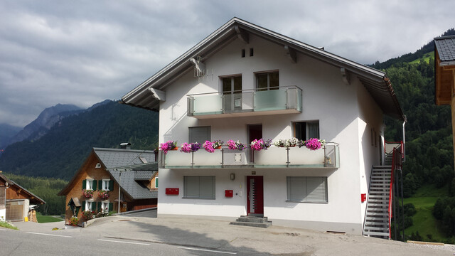 Schöne 4-Zimmer-Wohnung mit Balkon und Terrasse, in ruhiger Lage mit Ausblick ins Grüne