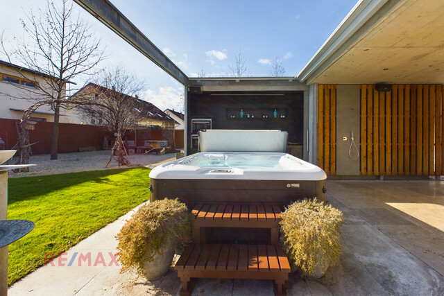 Wo Luxus zum Lebensgefühl wird - Exklusives Haus mit Naturpool