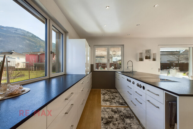 Wo Luxus zum Lebensgefühl wird - Exklusives Haus mit Naturpool