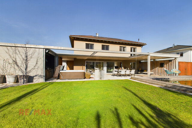 Wo Luxus zum Lebensgefühl wird - Exklusives Haus mit Naturpool