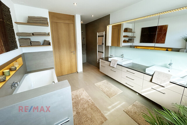 Wo Luxus zum Lebensgefühl wird - Exklusives Haus mit Naturpool