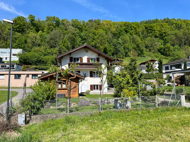 Großzügiges Wohnhaus mit Einliegerwohnung, großem Garten und schöner Aussicht in ruhiger Lage von Tosters-Hub