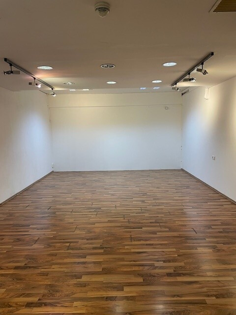 Vielseitiges Betriebsobjekt in der Arlbergstraße zu vermieten!